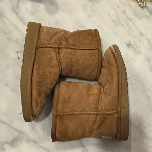 Ugg Kid’s Boots Size 10 - Picture 8 of 10